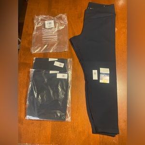 Old Navy Women’s Powerchill 7/8 Navy Leggings XL - 3 for $15